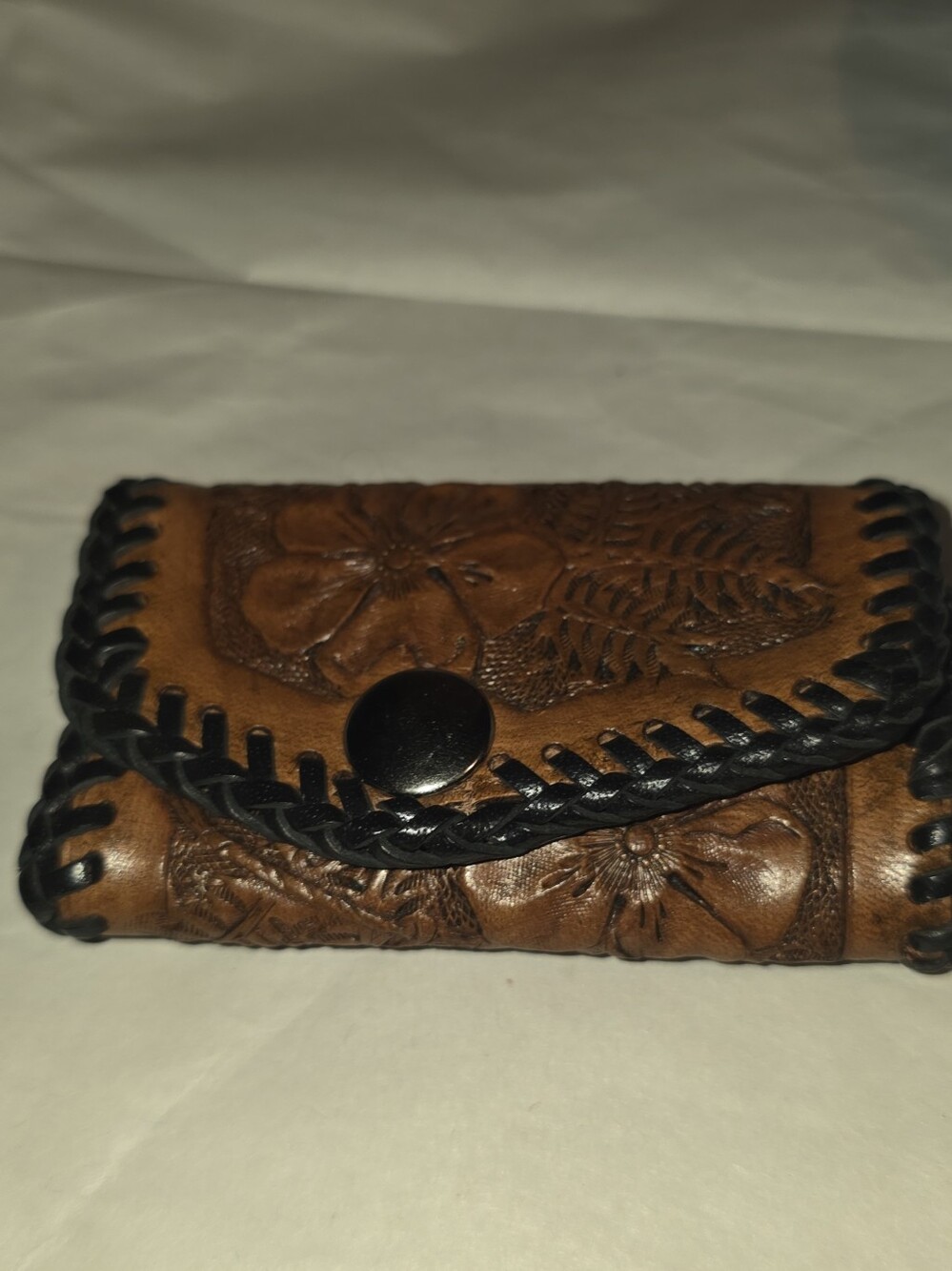 New,Hand-Tooled Brown Leather Floral Deer Scene Key Holder with Black Trim